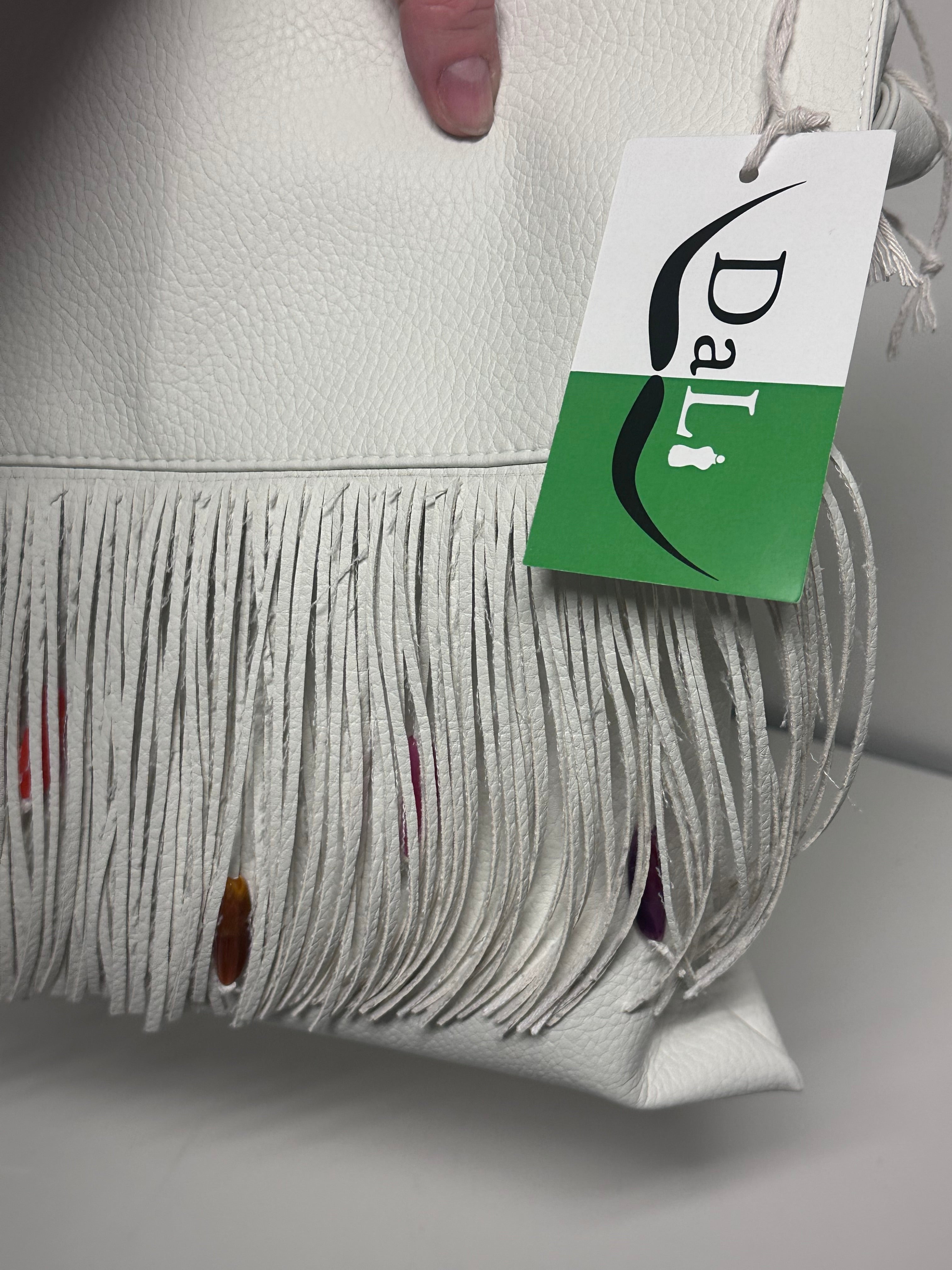White textured bag with a visible brand tag labeled 'DaLi'.