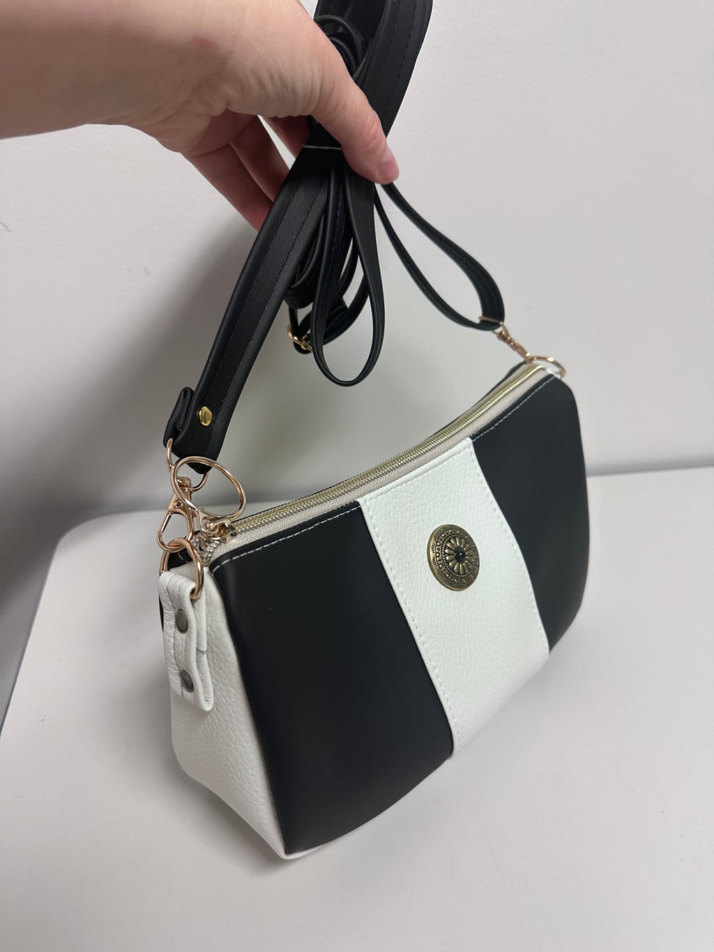 Faux Leather Crossbody Bag – Compact Everyday Shoulder Bag with Adjustable Strap