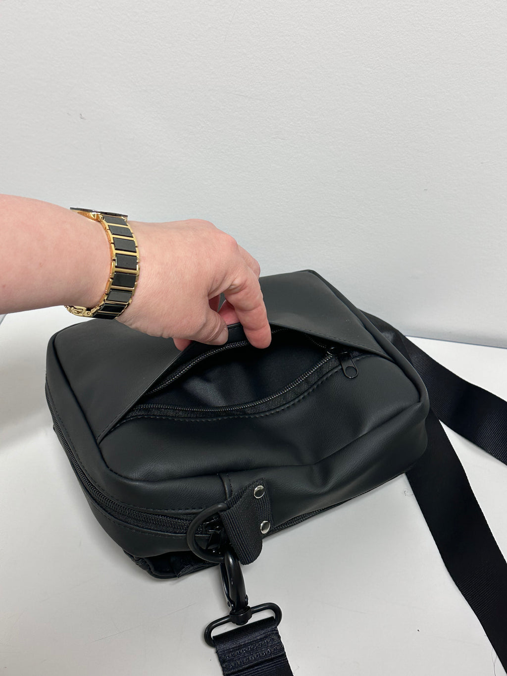Men’s Carry All Crossbody Bag – Faux Leather