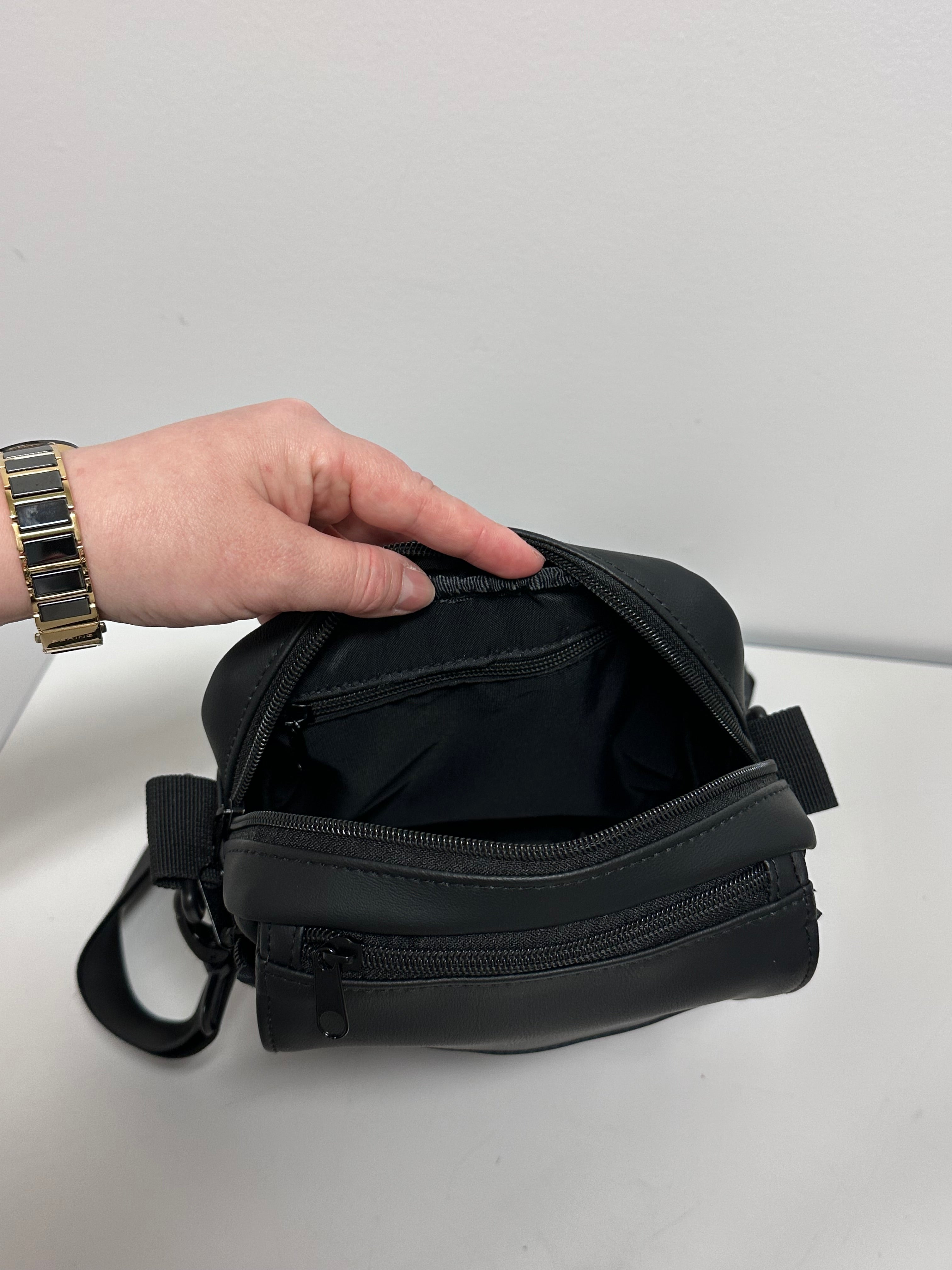 Men’s Carry All Crossbody Bag – Faux Leather