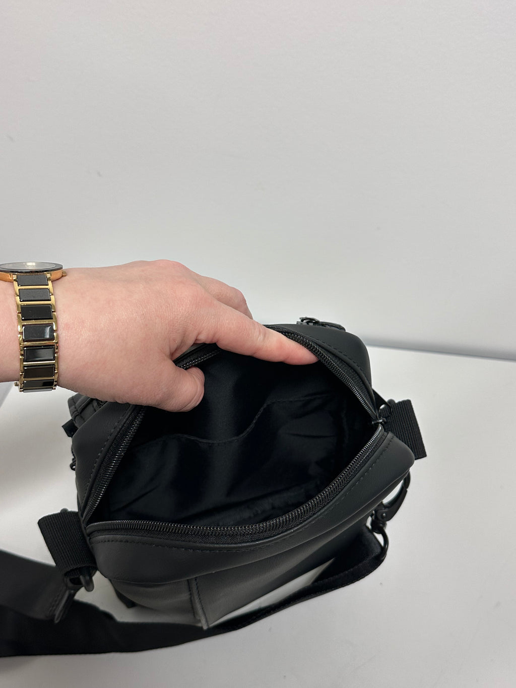Men’s Carry All Crossbody Bag – Faux Leather