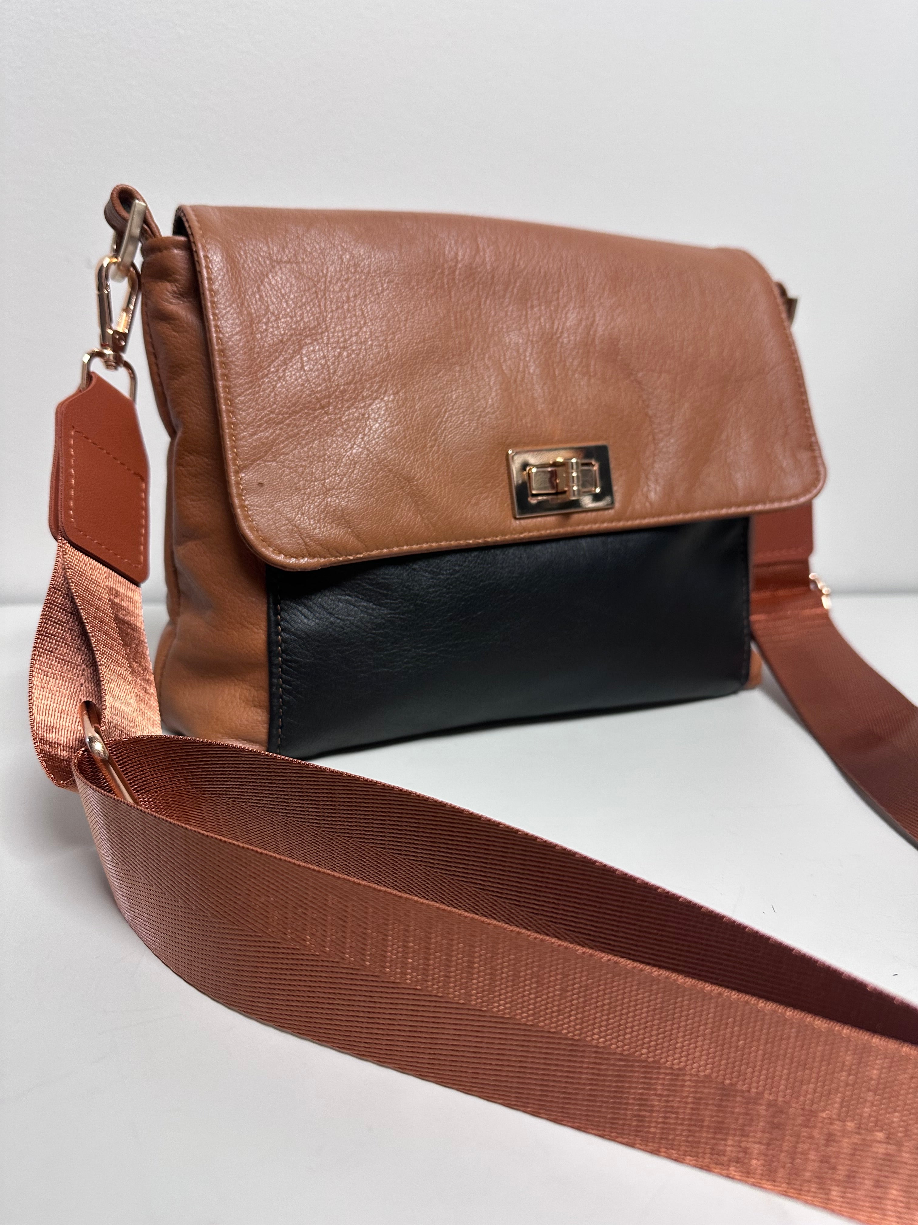 Real Leather Classic Flap Bag – Elegant Everyday Crossbody