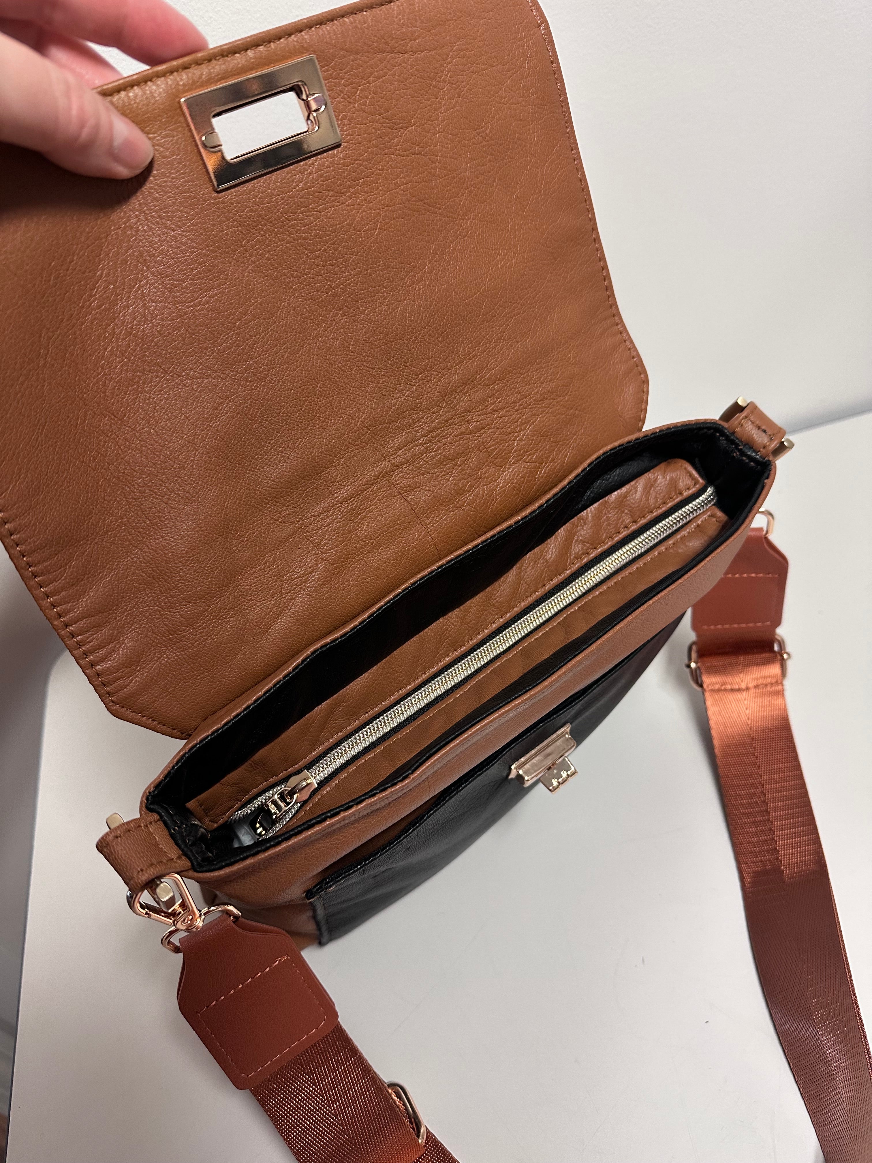 Real Leather Classic Flap Bag – Elegant Everyday Crossbody