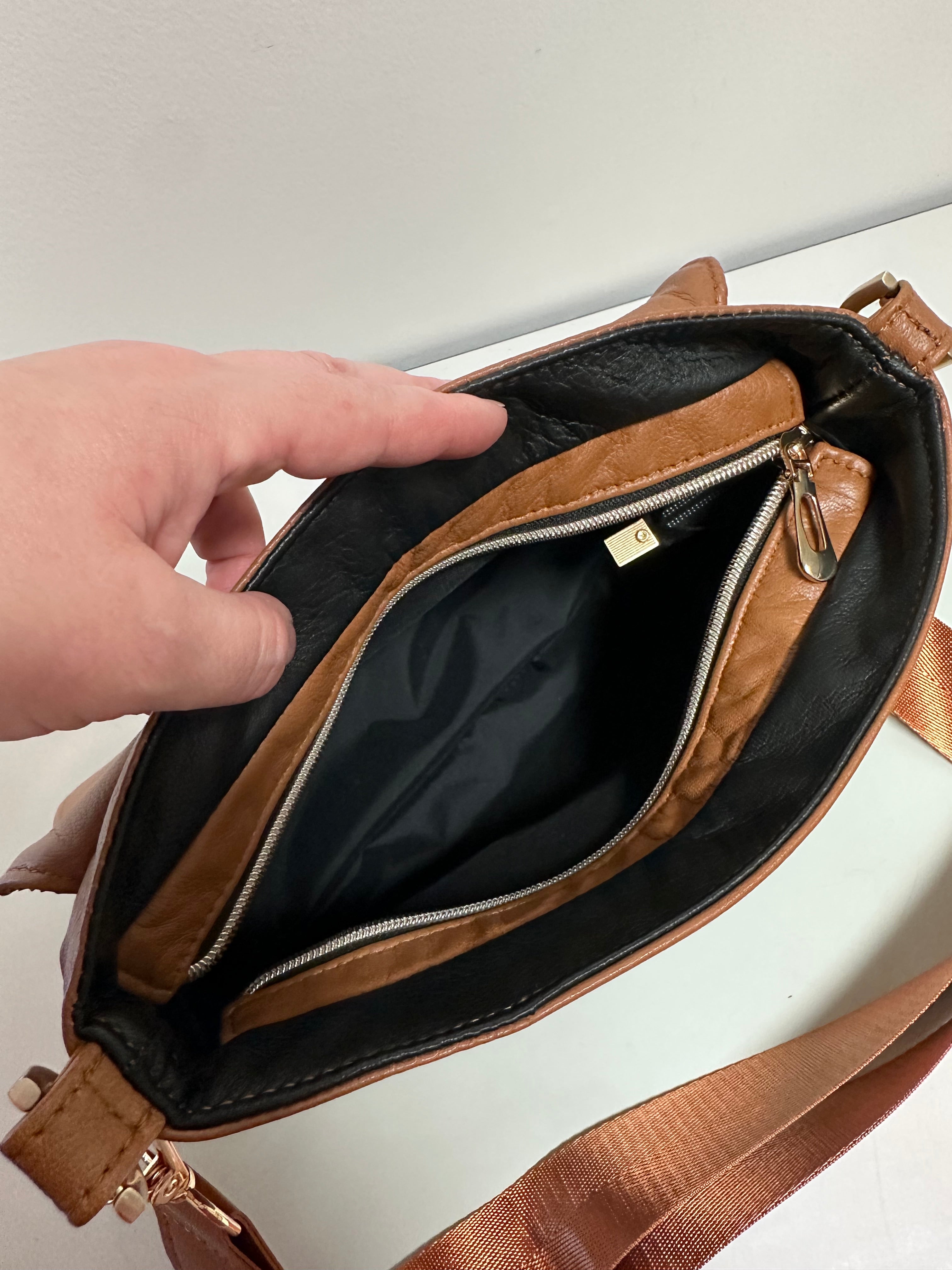 Real Leather Classic Flap Bag – Elegant Everyday Crossbody