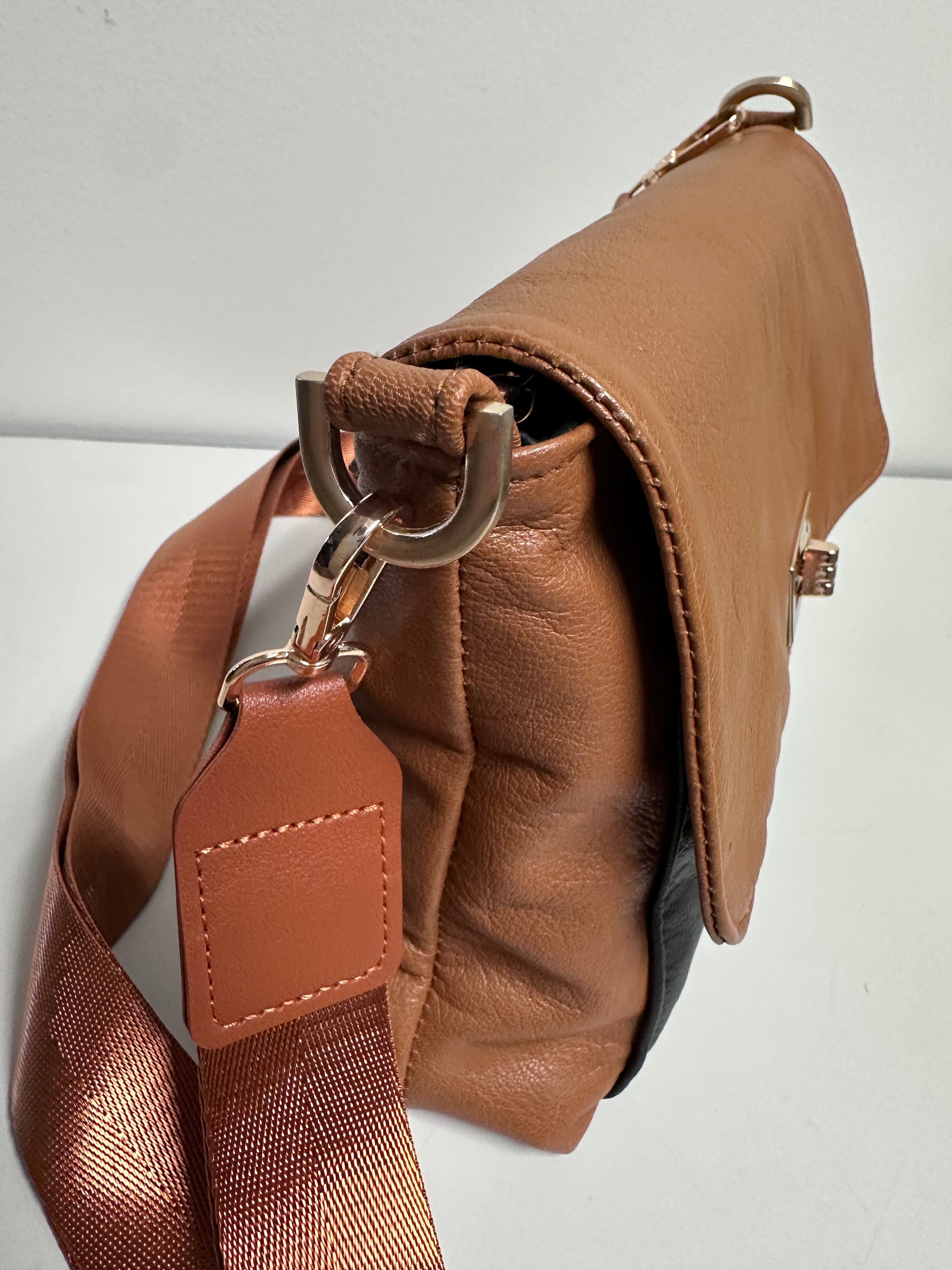 Real Leather Classic Flap Bag – Elegant Everyday Crossbody