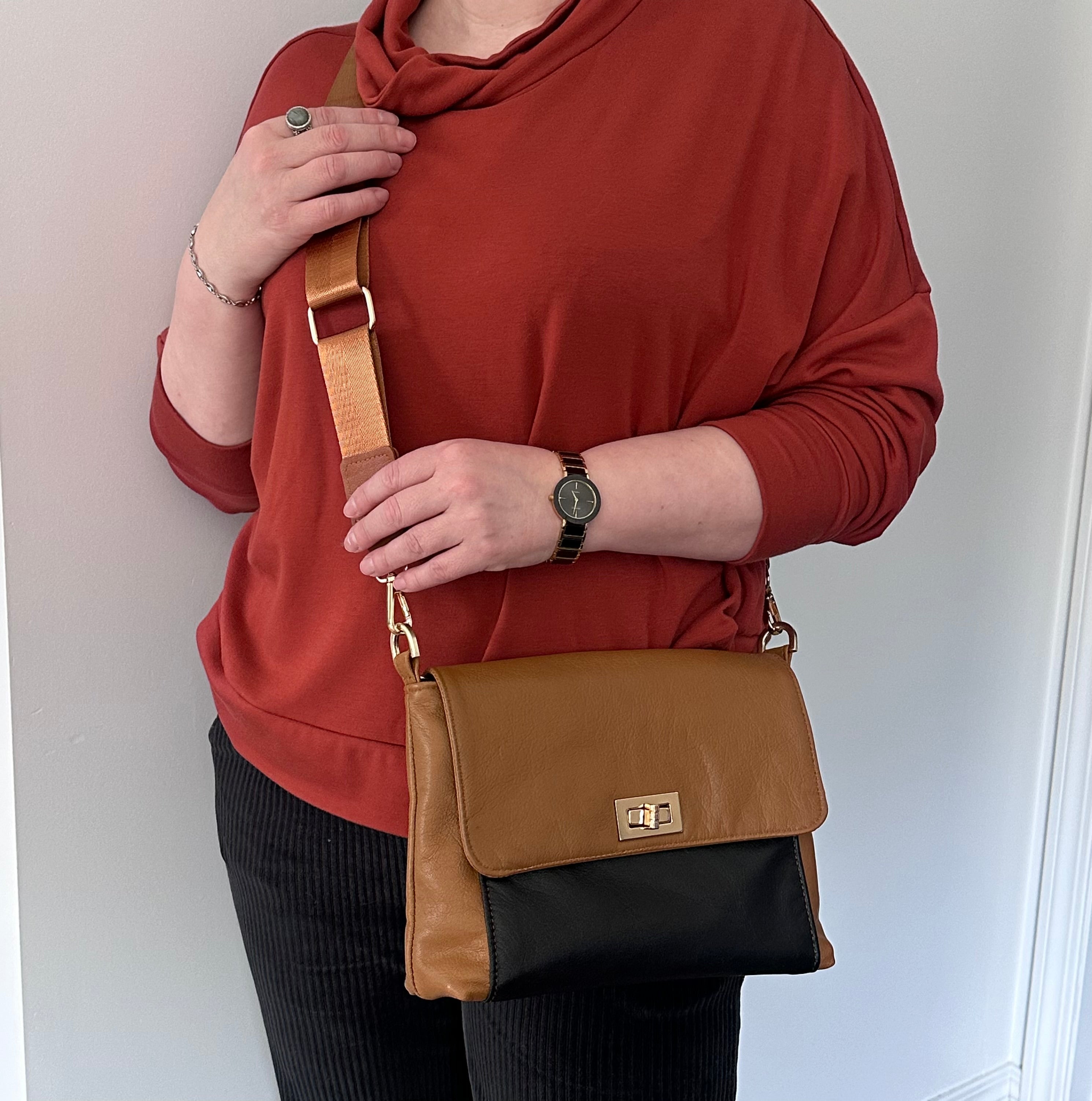 Real Leather Classic Flap Bag – Elegant Everyday Crossbody