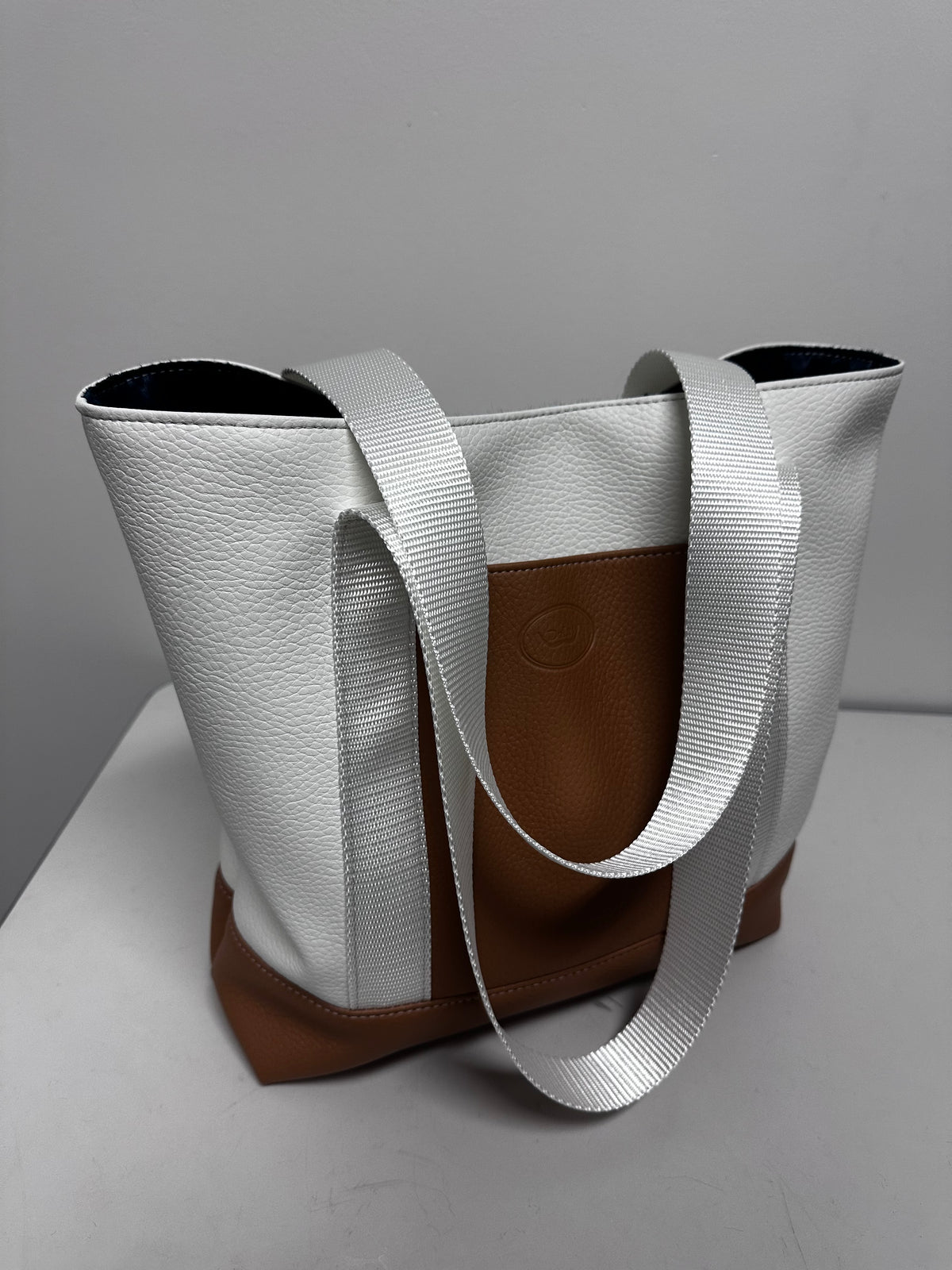 Everyday Tote – Simple, Stylish & Practical