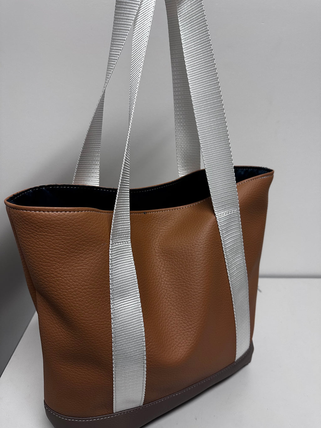 Everyday Tote – Simple, Stylish & Practical