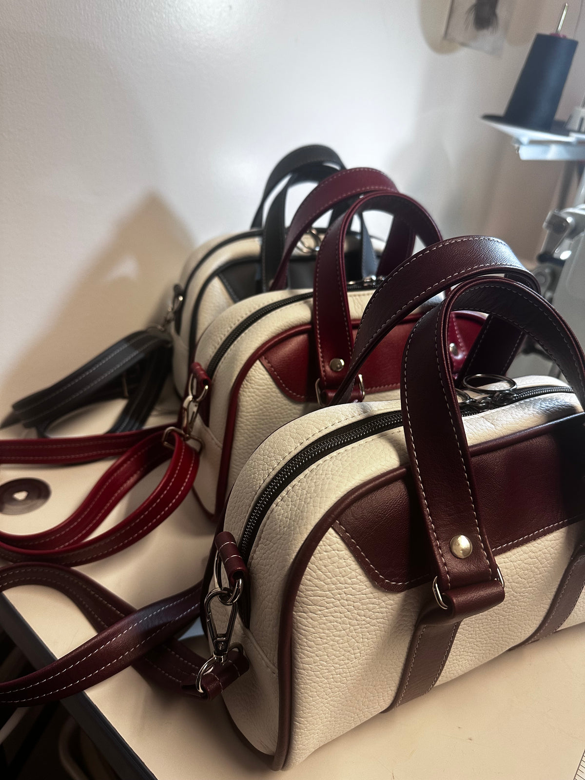 Bordeaux Retro Convertible Handbag - White & Burgundy