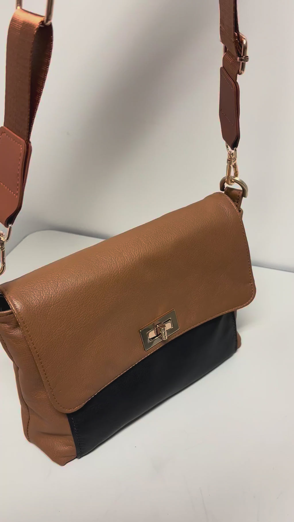 Real Leather Classic Flap Bag – Elegant Everyday Crossbody
