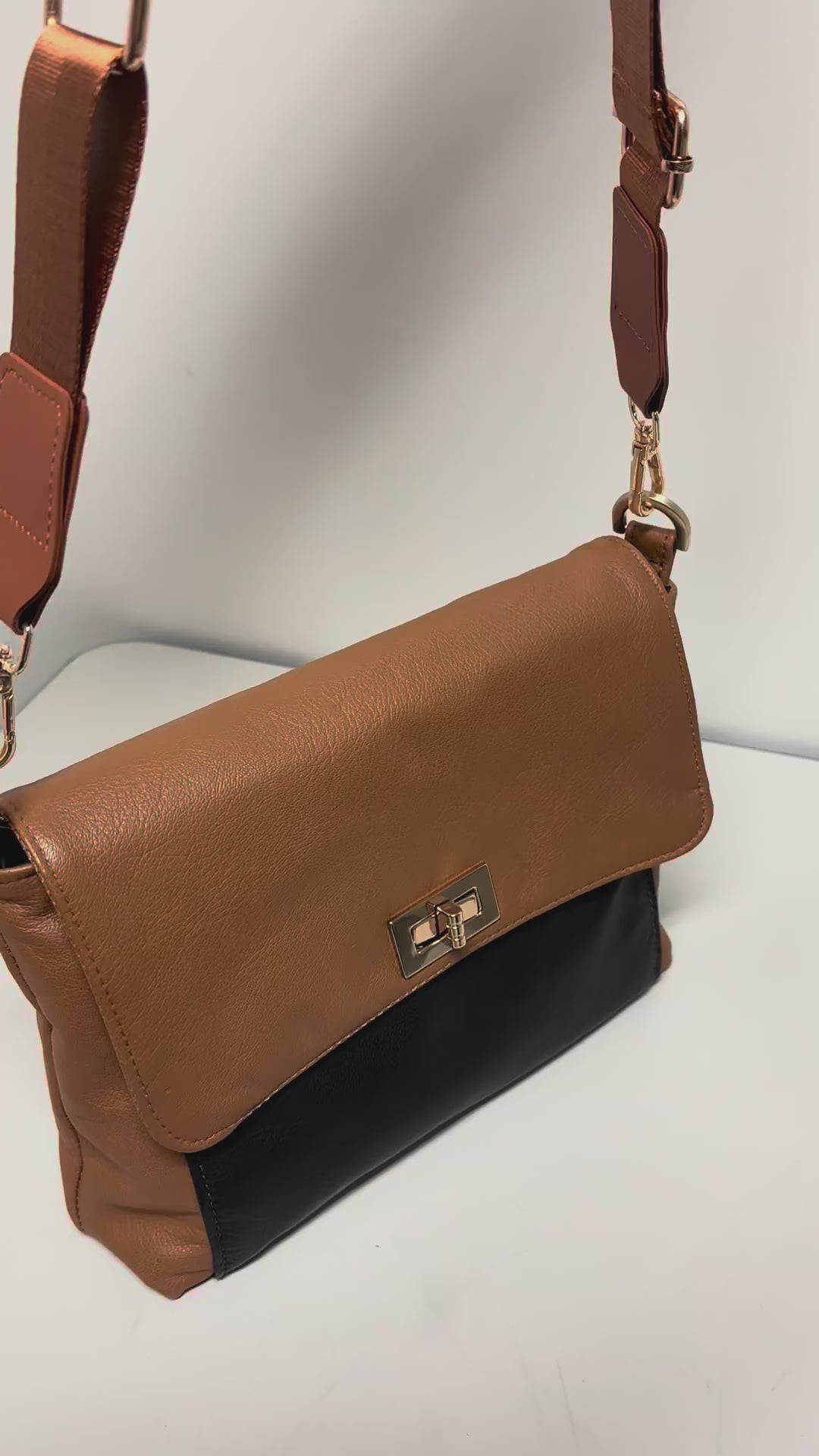 Real Leather Classic Flap Bag – Elegant Everyday Crossbody